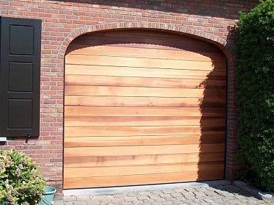 Garagepoort in massief hout