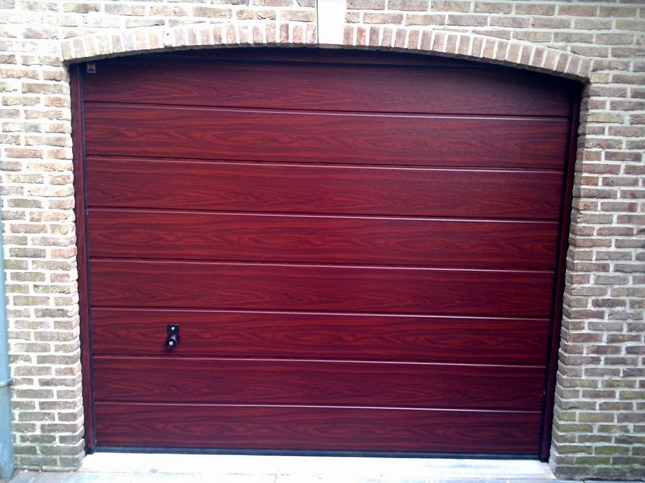 Garagepoort in mahoni in Lommel