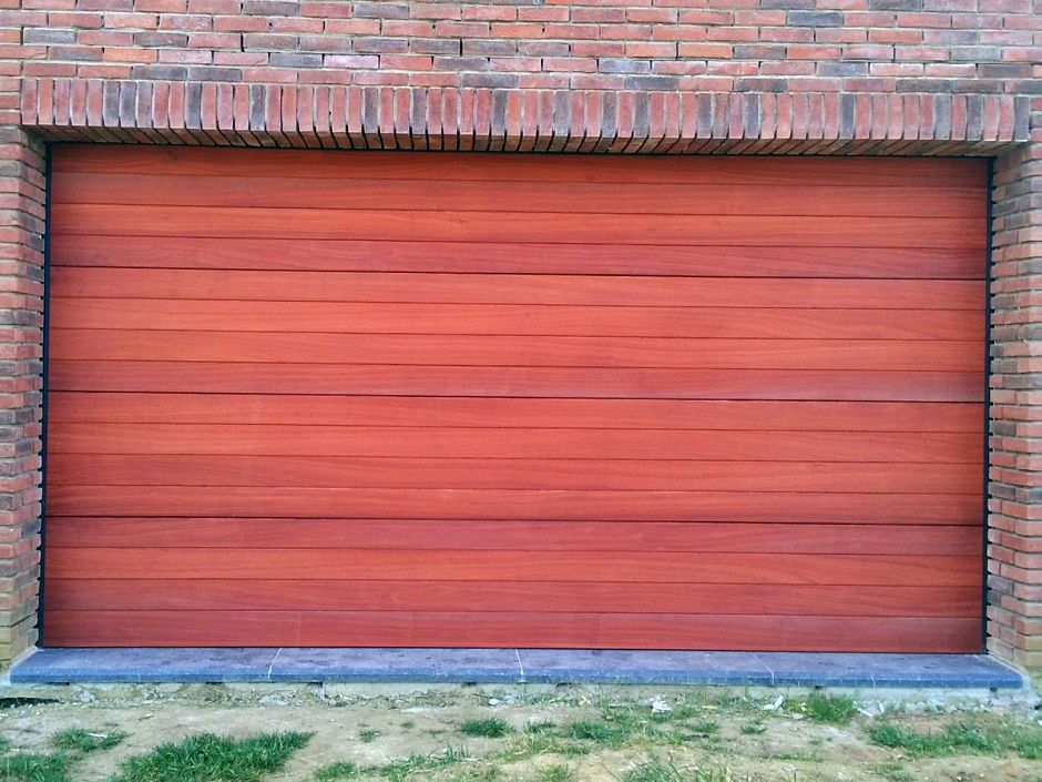 Garagepoort in massief hout in Ham